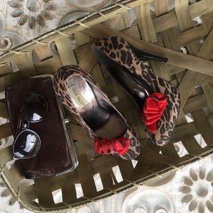 STEVE MADDEN LEOPARD PRINT WITH RED ACCENT PUMPS